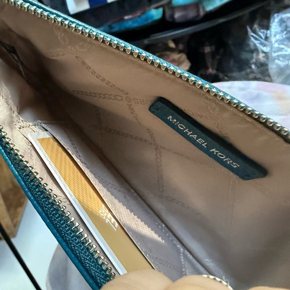 Michael Kora Jet Set Medium Wristlet - Picture 3 of 7